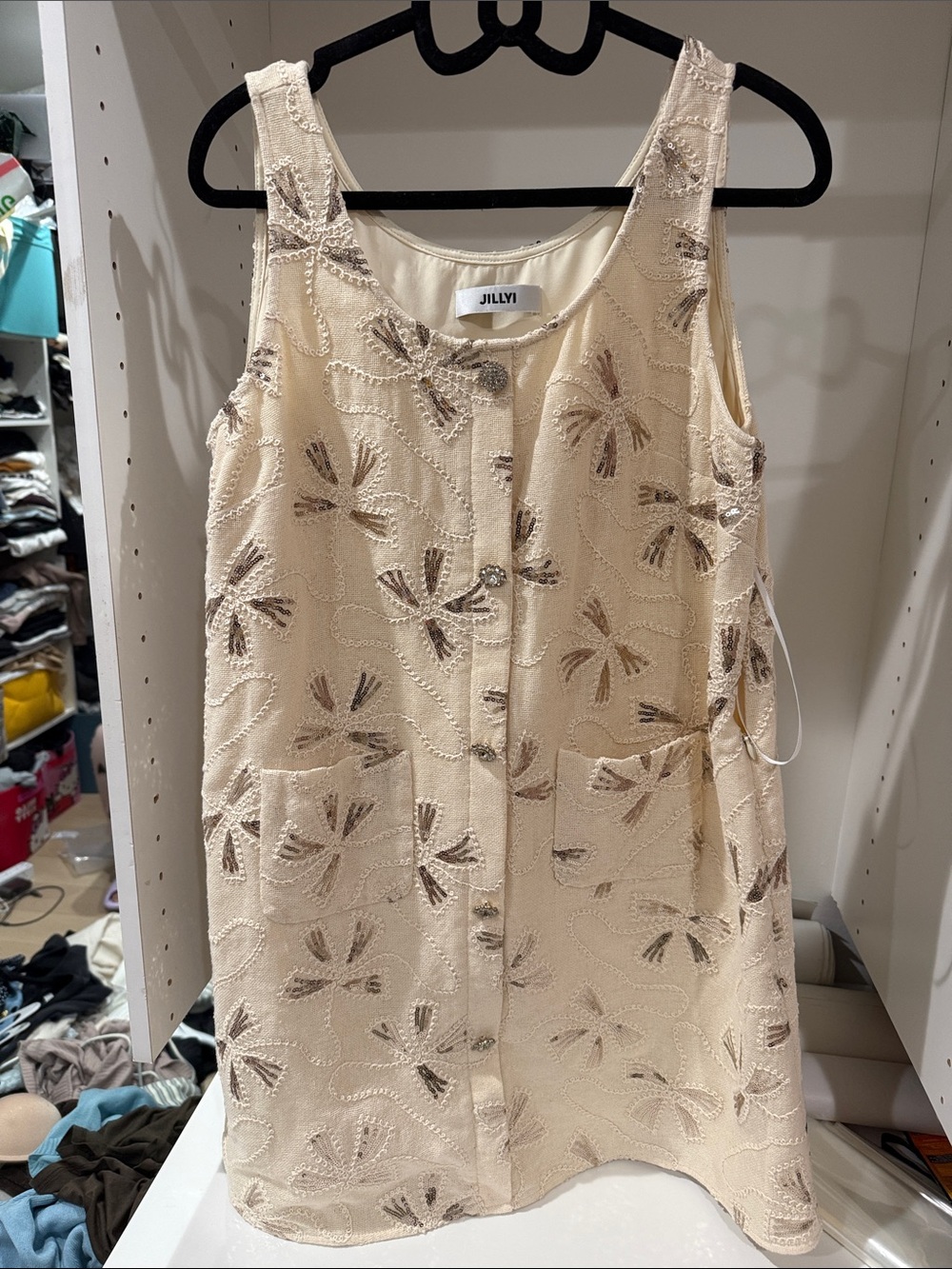 Jillyi Cream Embellished Sleeveless Shift Dress